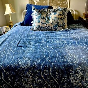 Lauren Ralph Lauren Conforter Bedding, Queen/Full size.